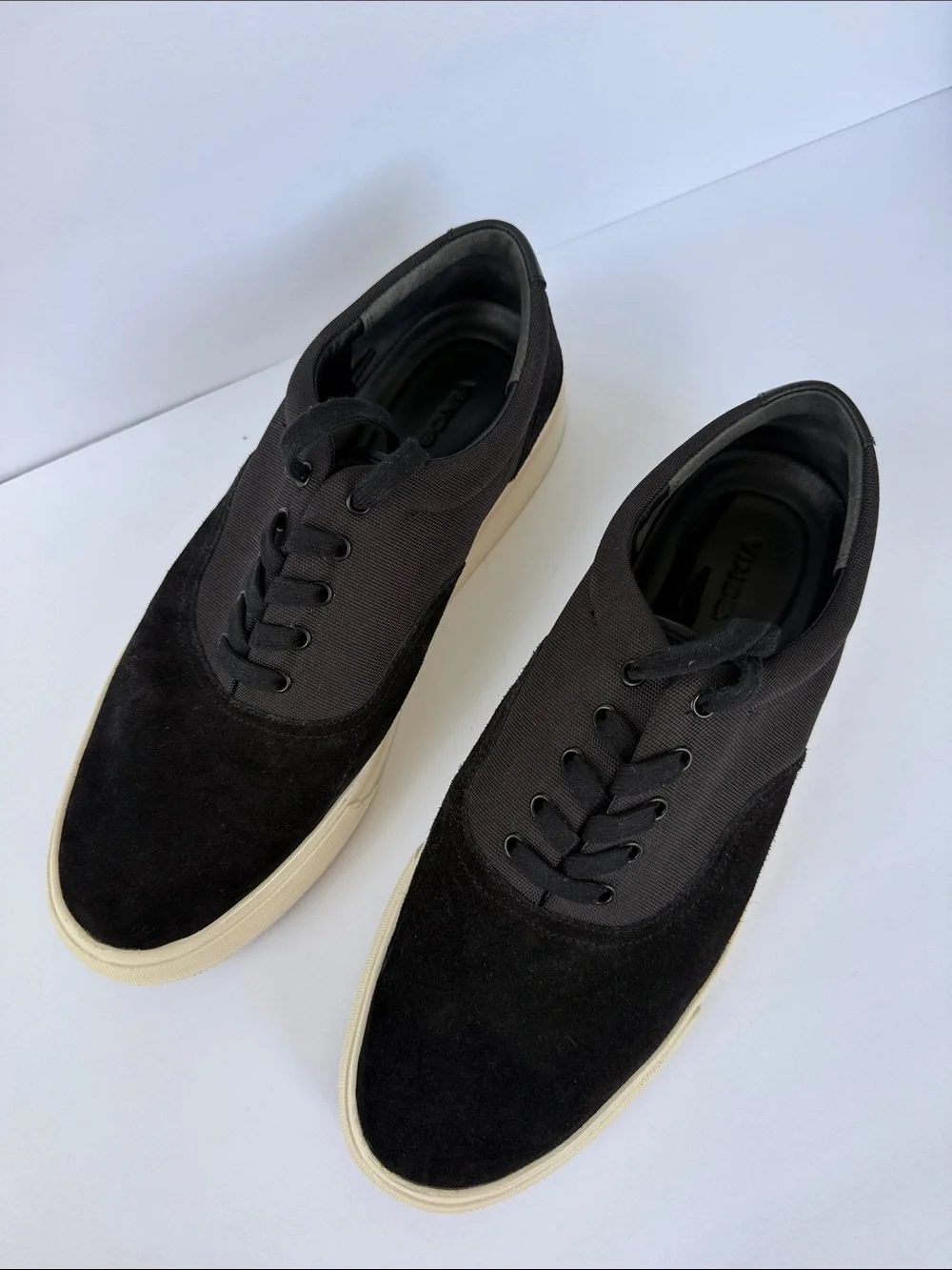 VINCE Sonny Black Low-Top Suede and Canvas Sneaker Size 11 Like New